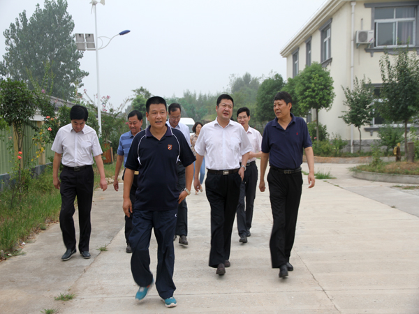 省委黨的群眾路線教育實踐活動督導組副組長郝立軍視察廣義茶印象園
